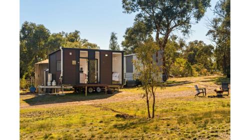 Serendipity by Tiny Away — hotel in Parkes