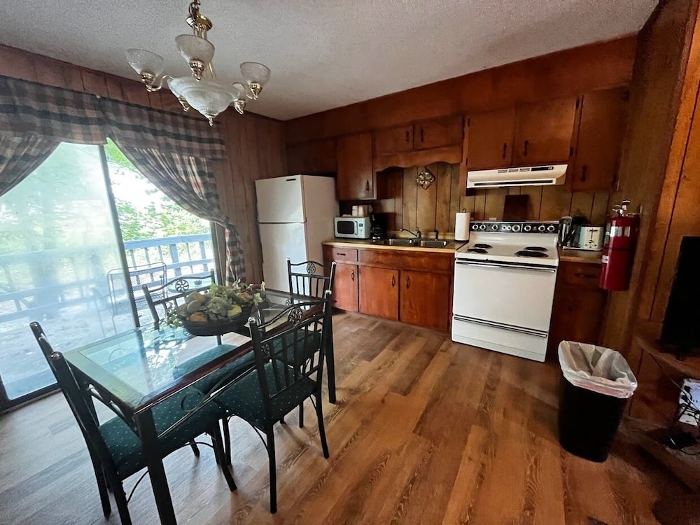 Meadowlark Motel with Restaurant & Bar - photo 32