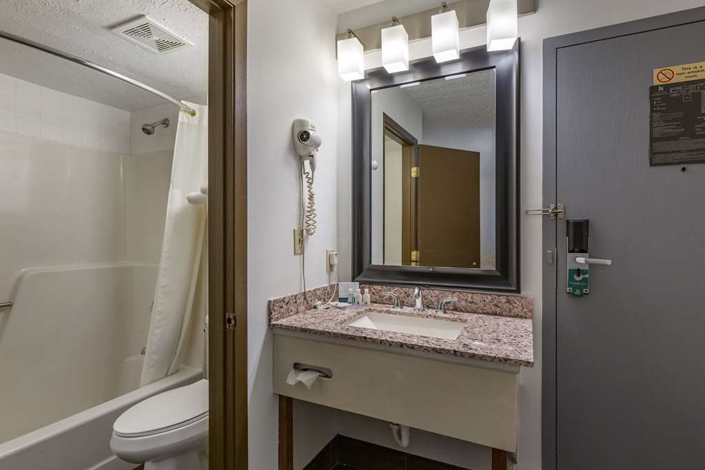 Quality Inn Austintown Youngstown West - photo 16