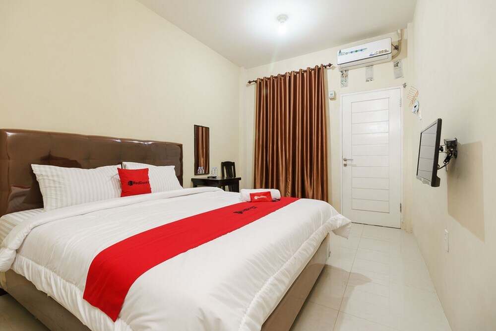 RedDoorz Syariah near RS Pirngadi Medan in Medan, Indonesia