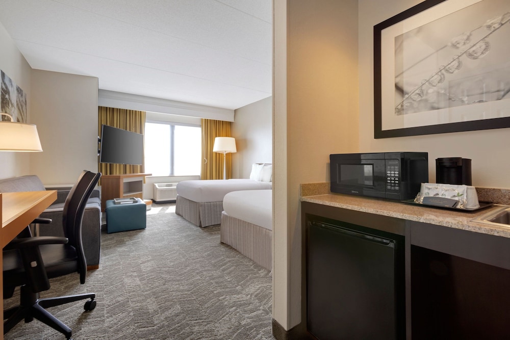 SpringHill Suites by Marriott Newark Liberty International - photo 7