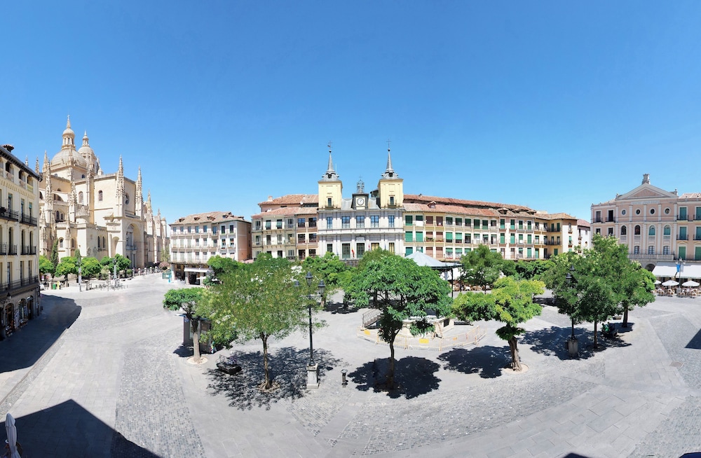 Hotel Infanta Isabel By Recordis Hotels — Segovia