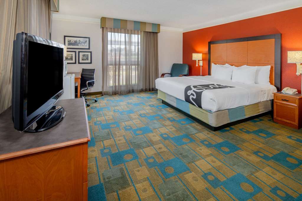 La Quinta Inn & Suites by Wyndham Irvine Spectrum - photo 17