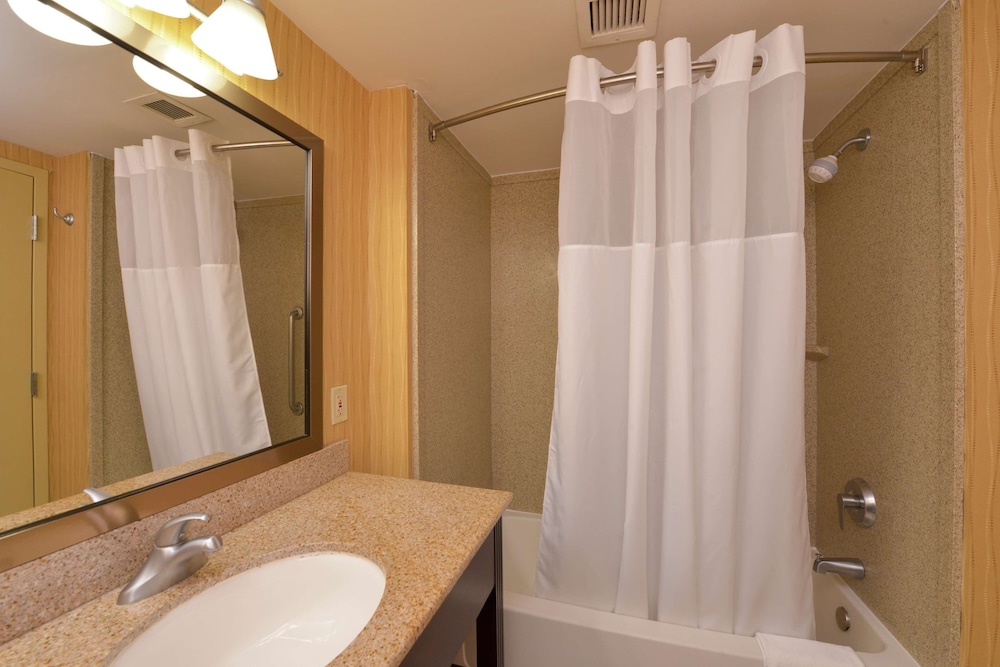 Hampton Inn Frederick - photo 23