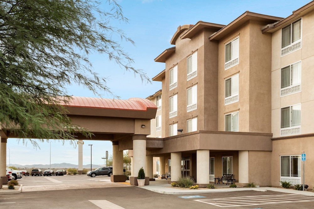 Holiday Inn & Suites Barstow by IHG - photo 40