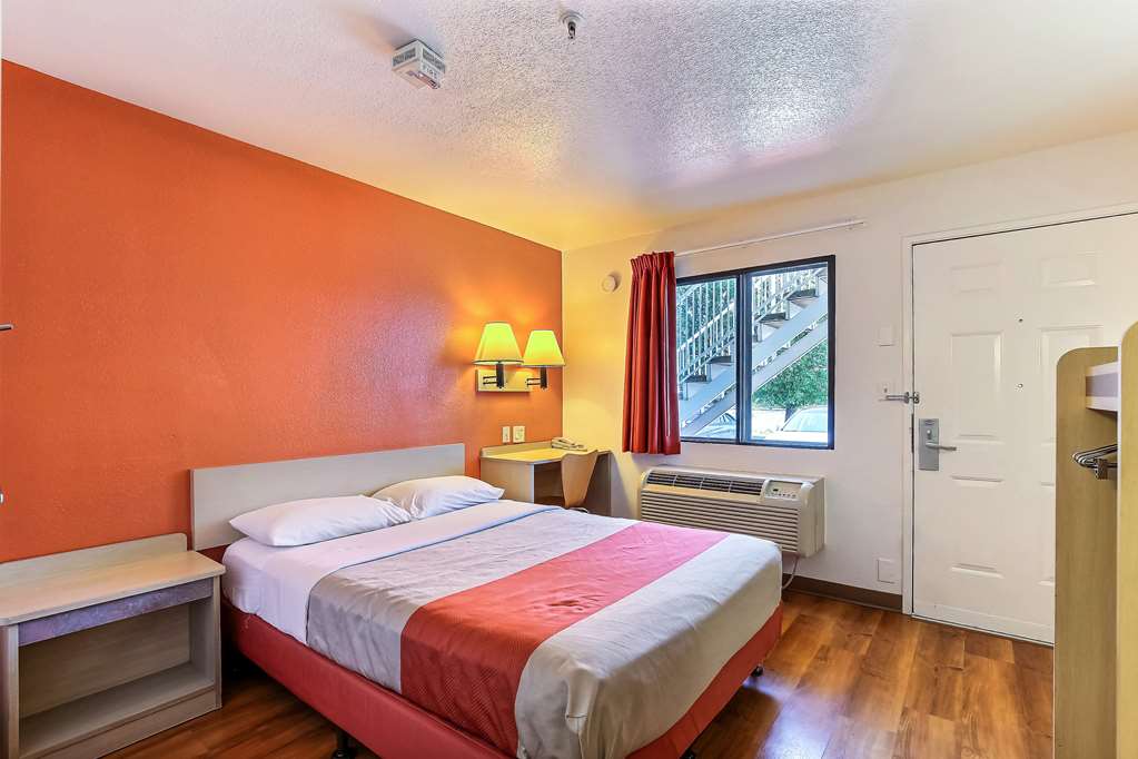 Motel 6 Pinole CA - photo 14