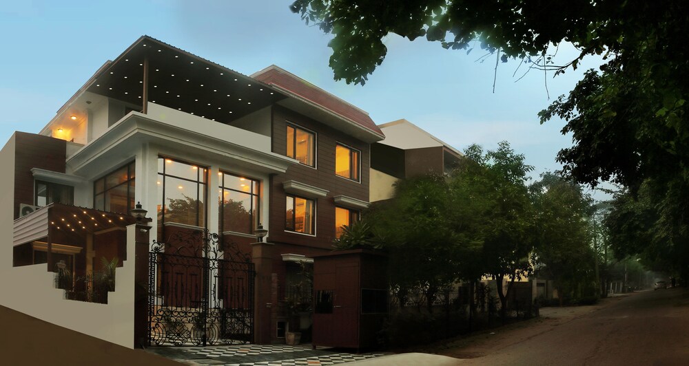 Park Luxury Studio - carbon neutral hotel in Gurgaon