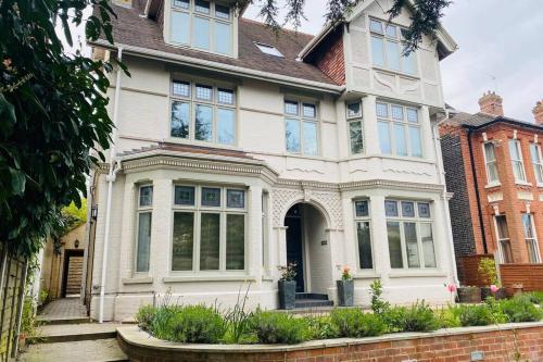Luxury Apartment Golden Triangle Parking & Garden — 4-Star Luxury Hotel in Norwich, United Kingdom
