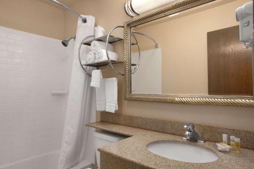 Days Inn by Wyndham Keene NH - photo 2