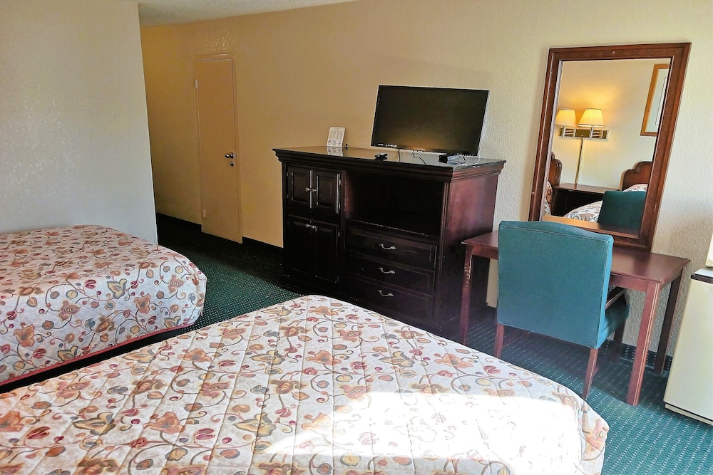 USA Inn Junction City Near Fort Riley - photo 22