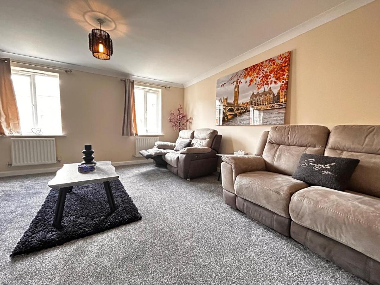 Luxurious Stay Spacious Chic — Peterborough