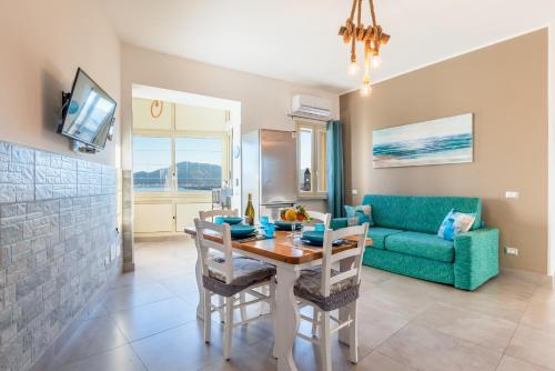 Casa de Paoli Vista Mare Arenella Palermo con Parcheggio Privato — 4-Star Luxury Hotel in Palermo, Italy