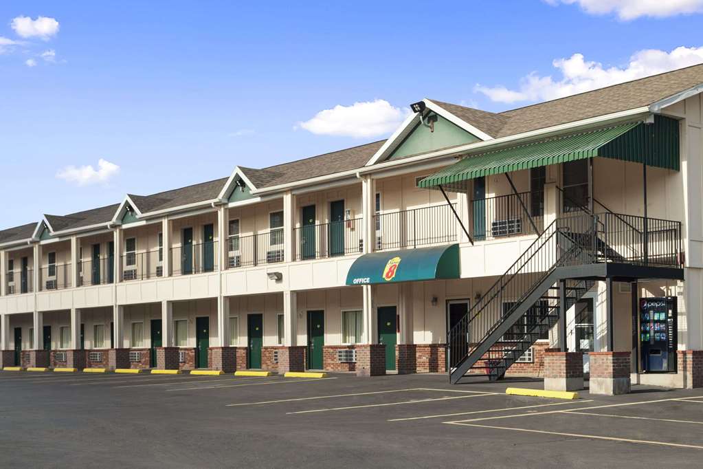Super 8 by Wyndham Mifflinville Near Bloomsburg - photo 2