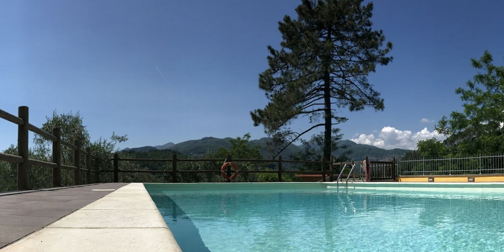 Agriturismo Il Pino — 4-Star Luxury Hotel in Pescaglia, Italy