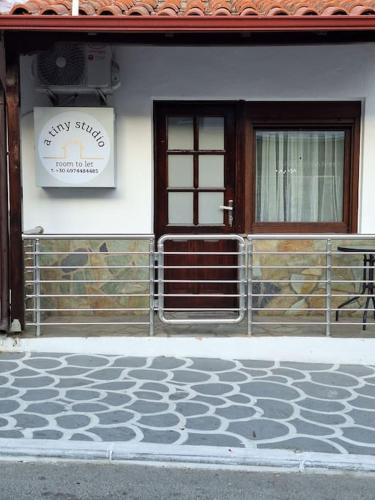 A tiny studio in Ouranoupolis, Greece