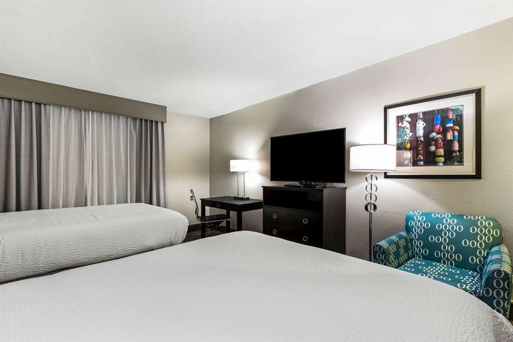 La Quinta Inn & Suites by Wyndham San Diego Mission Bay - photo 11