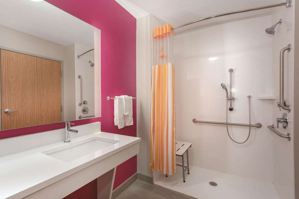 La Quinta Inn & Suites by Wyndham South Jordan - photo 23