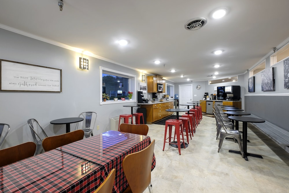 Red Roof Inn & Suites Herkimer - photo 45