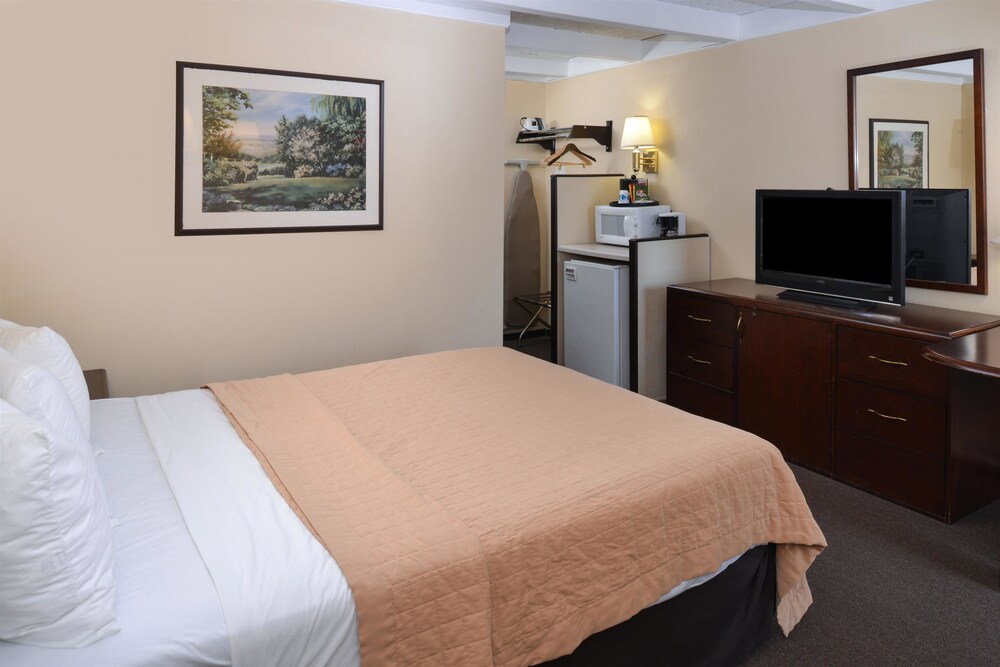 Americas Best Value Inn Campus View - photo 13