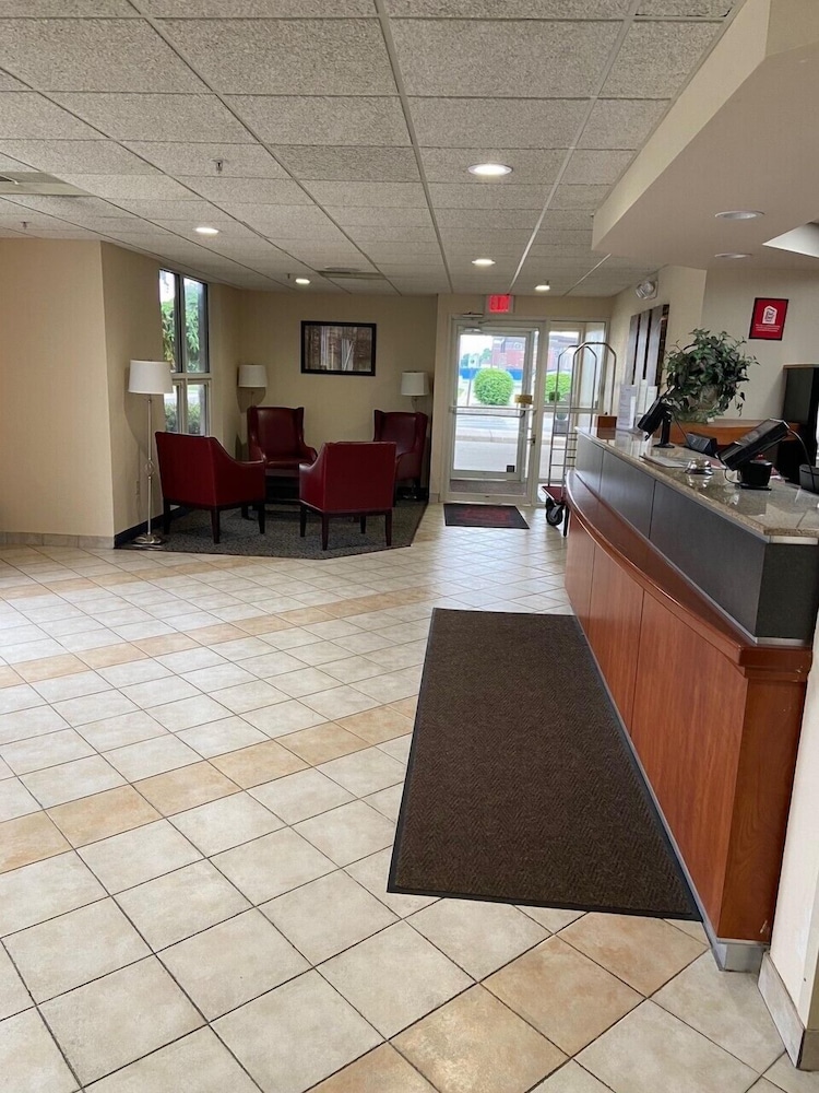 Red Roof Inn Sandusky Milan - photo 2