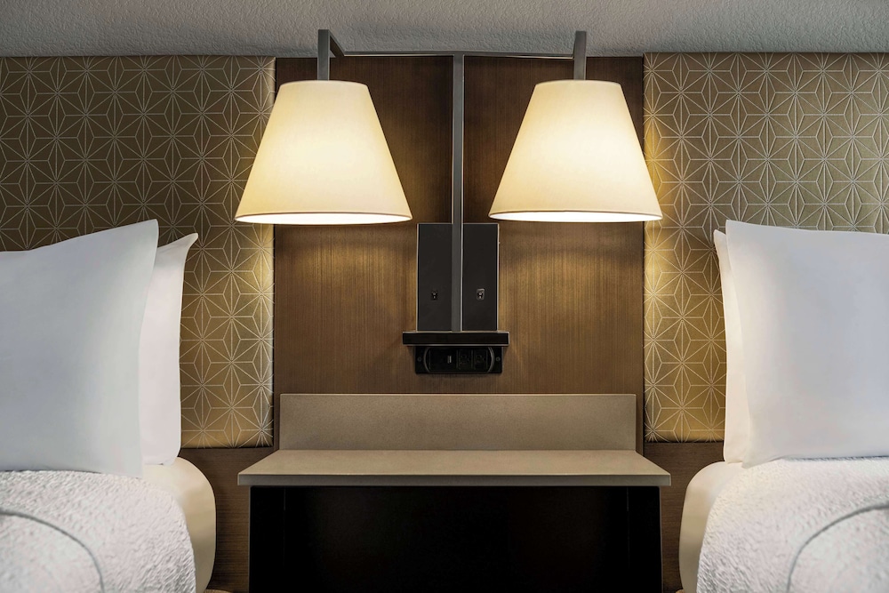 Hampton Inn Tropicana - photo 17