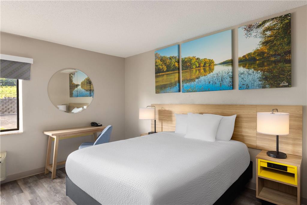 Days Inn & Suites by Wyndham Kansas City South - photo 17