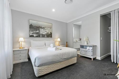 New Haven Eiffel Tower Suite in Banksia Beach, Australia