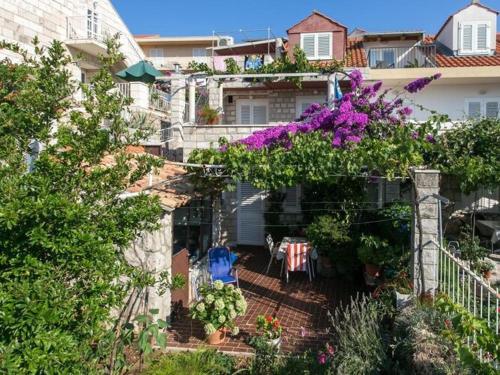 Guest House Misita One Bedroom Apartment with Balcony and Sea View