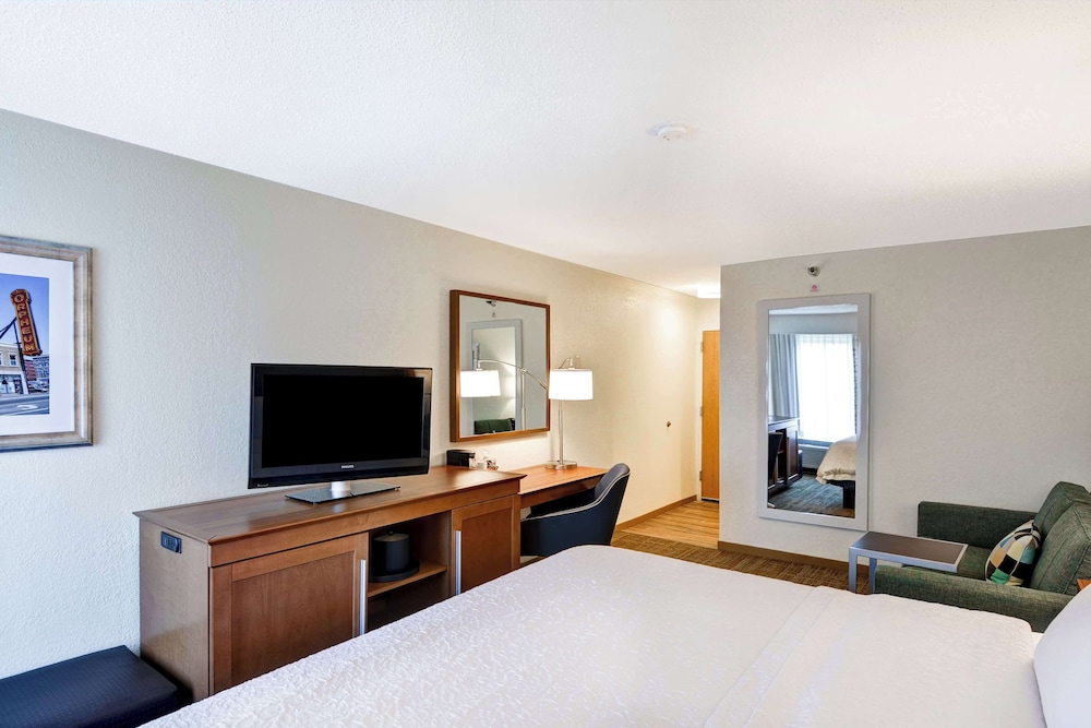 Hampton Inn Memphis Poplar - photo 13