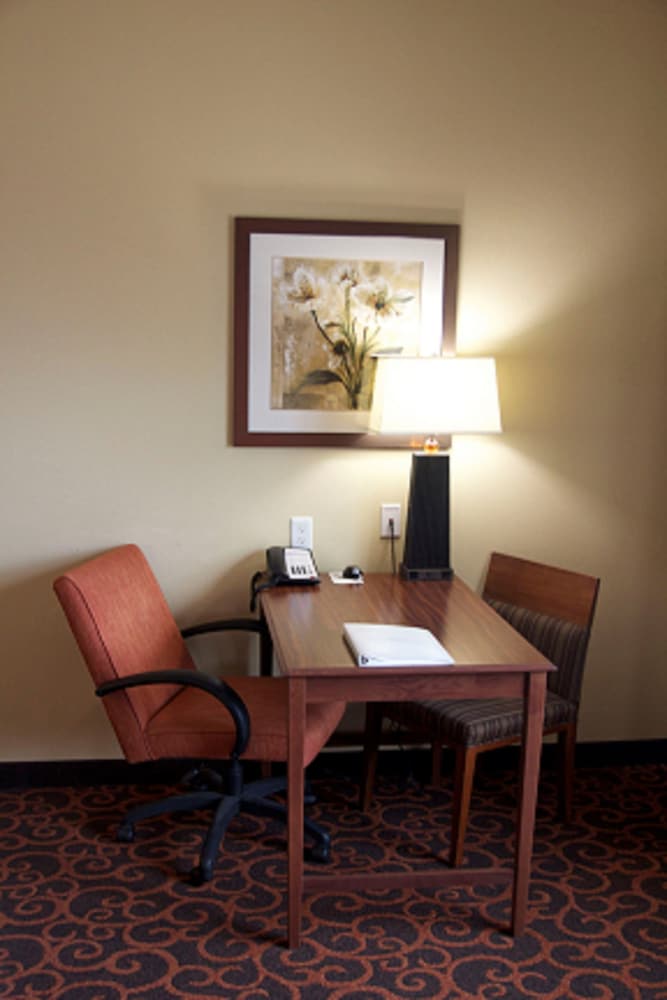 Hampton Inn & Suites Watertown - photo 10