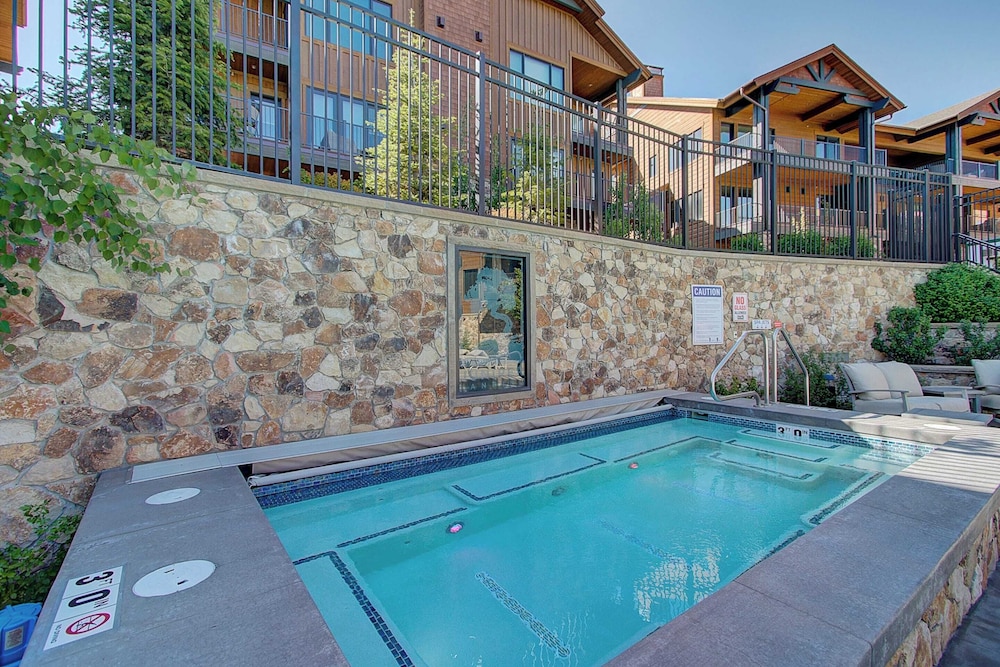 Juniper Landing 3 Bedroom by Avantstay Condo in Park City Mountain Resort w Pool Hot Tub & Gym - photo 17