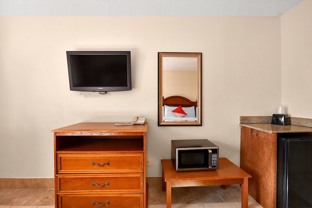 OYO Hotel San Antonio Lackland near Seaworld - photo 18