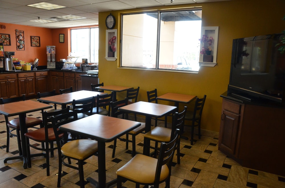 Days Inn by Wyndham Nashville Airport - photo 27