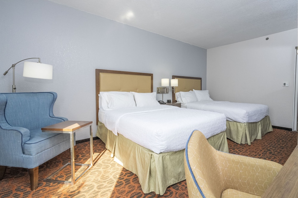 Hampton Inn Spring Hill - photo 21