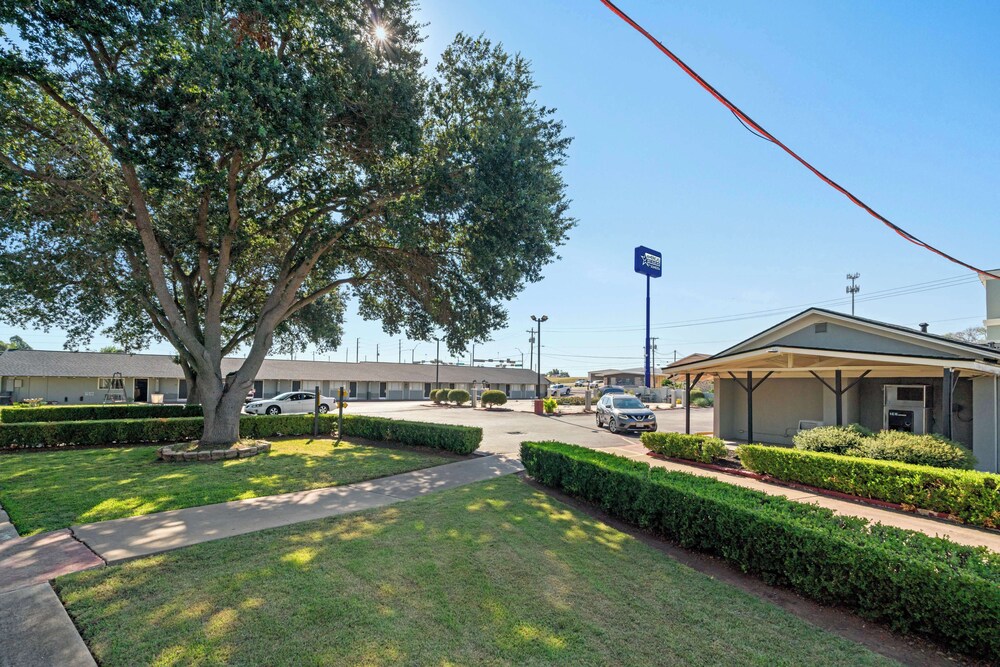 Americas Best Value Inn & Suites Brenham - photo 49
