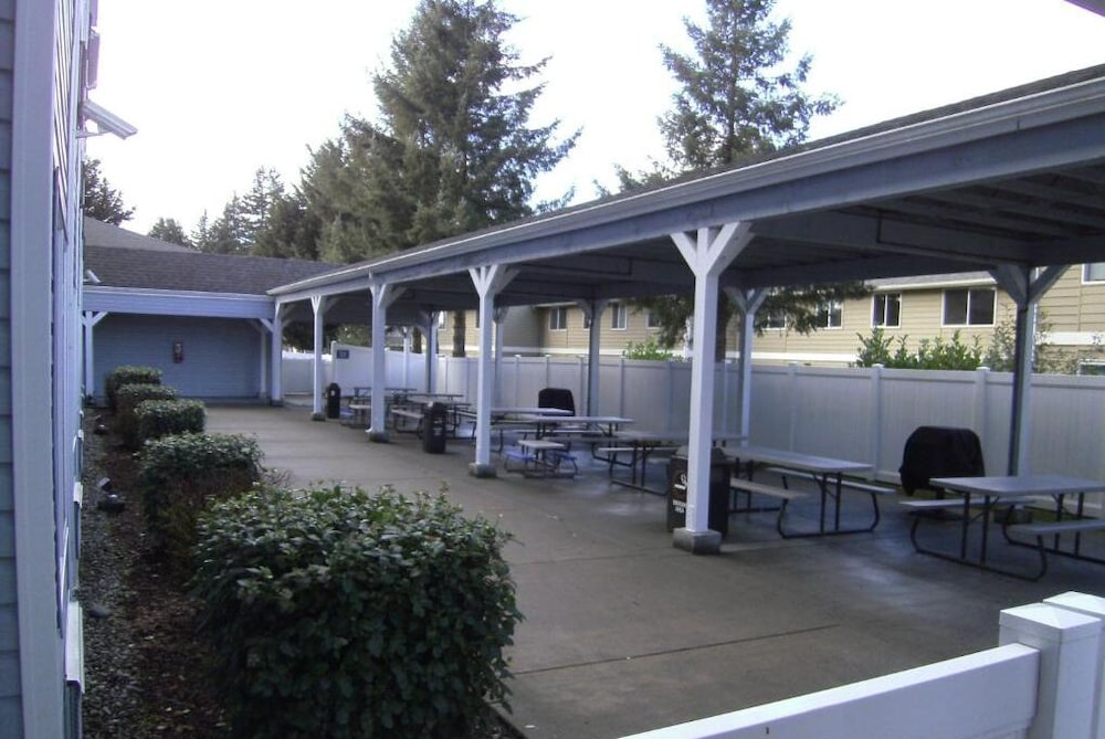Stay Beyond Inn & Suites - photo 24