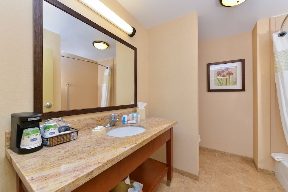 Hampton Inn Clinton IA - photo 33