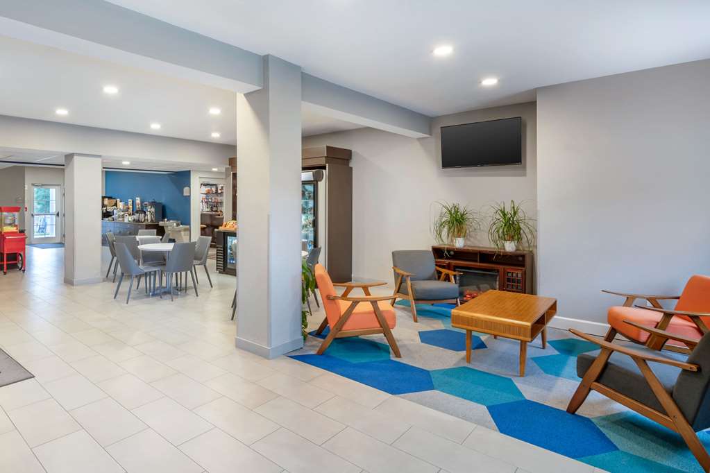 Microtel Inn & Suites by Wyndham Brooksville - photo 9