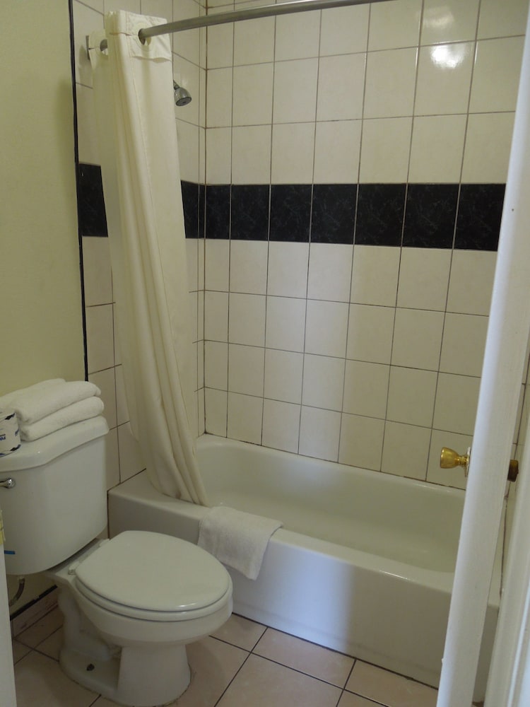 Castaway Motel - photo 14