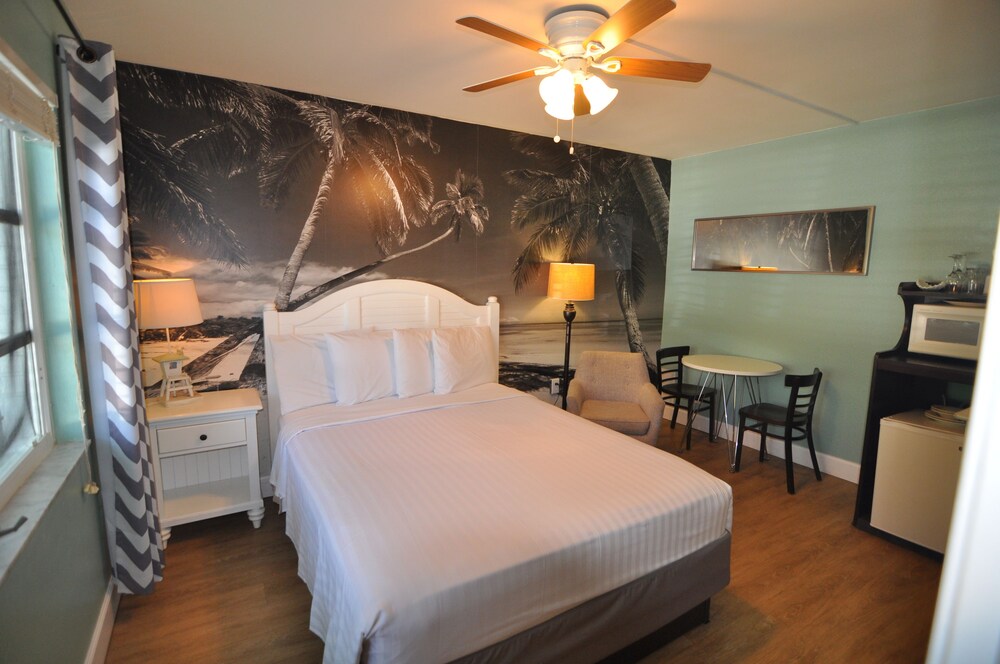 Lido Islander Inn - photo 18