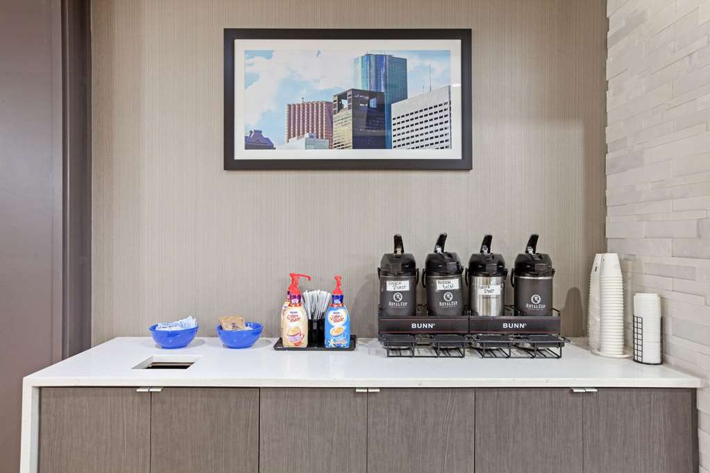 La Quinta Inn & Suites By Wyndham Houston Pasadena North - photo 26