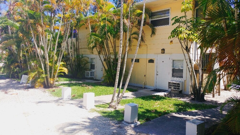 Flamingo Inn Bayside Suites - photo 50