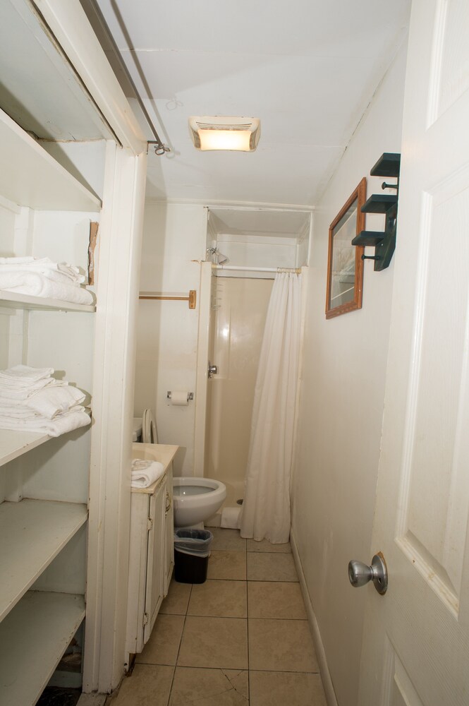 Nautical Motel and Suites - photo 100