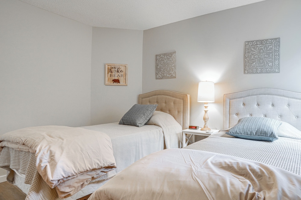Modern Townhome at Wintergreen Resort - photo 7