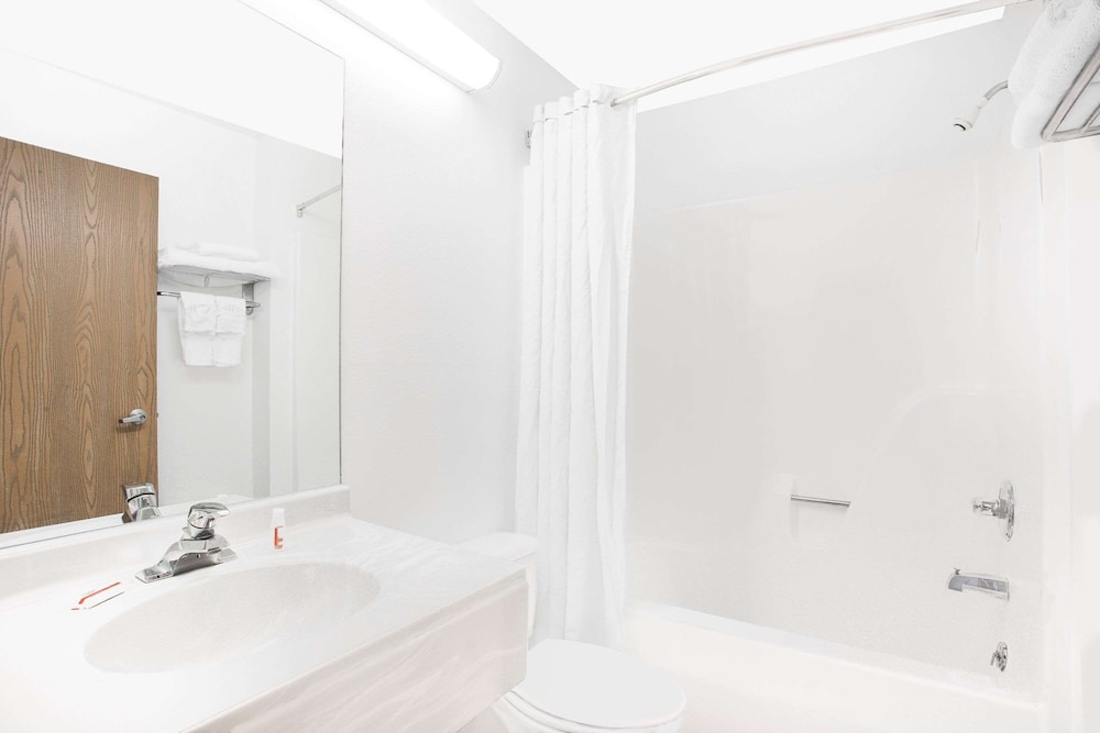 Microtel Inn & Suites by Wyndham Fond Du Lac - photo 14