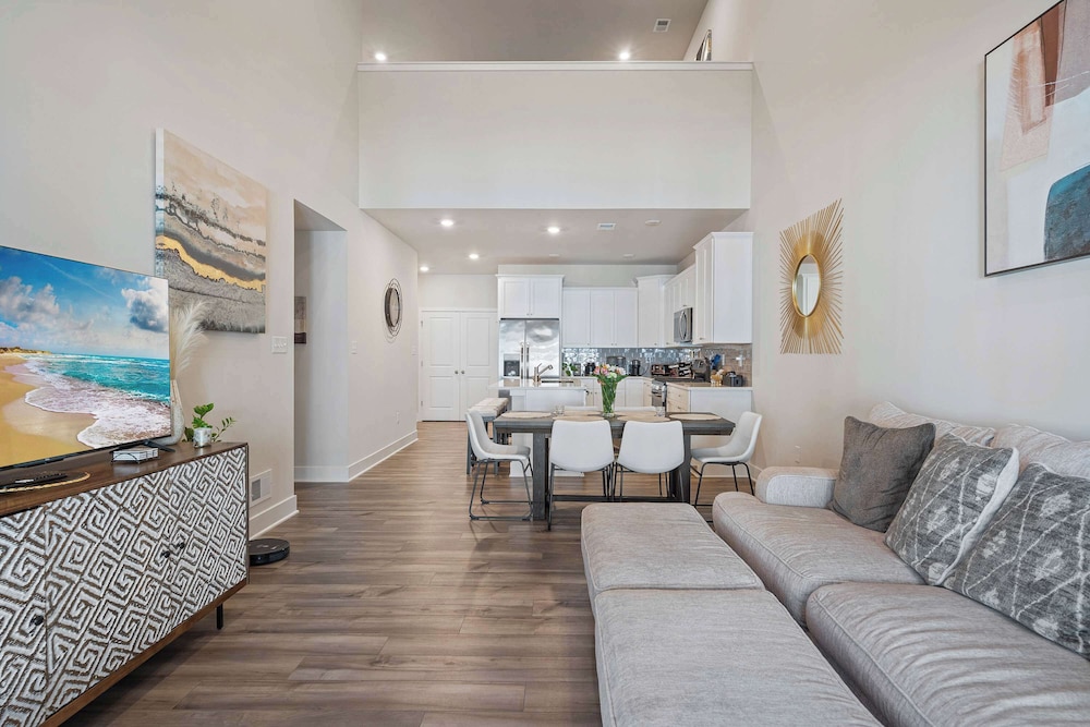Milos Haven Close To Beaches — Searcy