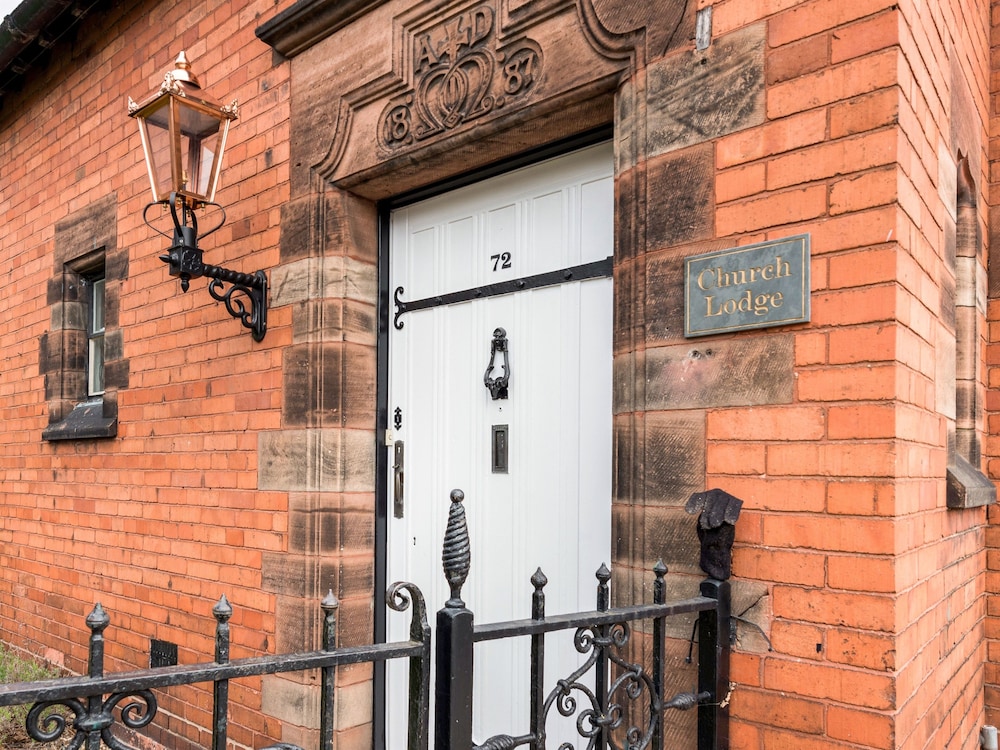 Church Lodge — 4-Star Luxury Hotel in Chester, United Kingdom