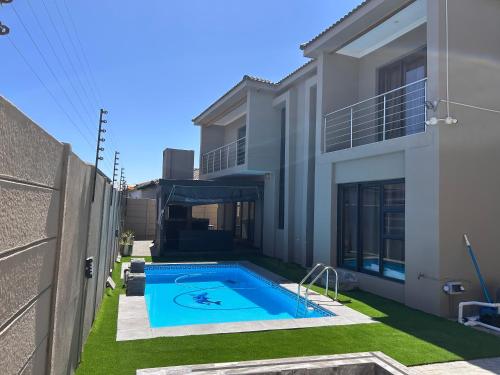 Enclaves Villa — 5-Star Luxury Hotel in Cape Town, South Africa