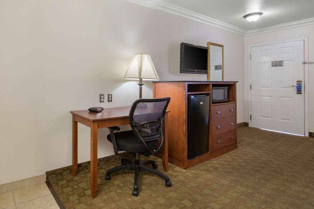 Rodeway Inn Adelanto US 395 - photo 13