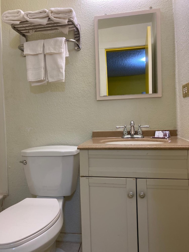 Madill Inn - photo 26